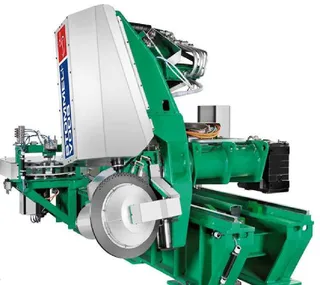 Grün-weiße Stempelmaschine mit Stempelrad zum Markieren von Langprodukten